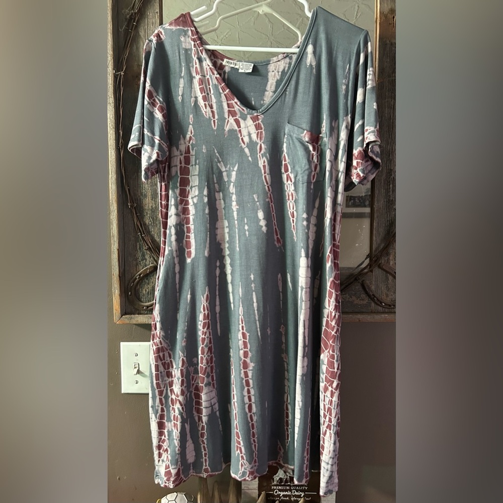 Red and Gray Graphic Tunic Midi Dress stretchy